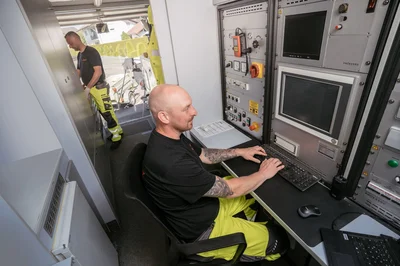 Saugbagger Duisburg im Einsatz auf Baustelle